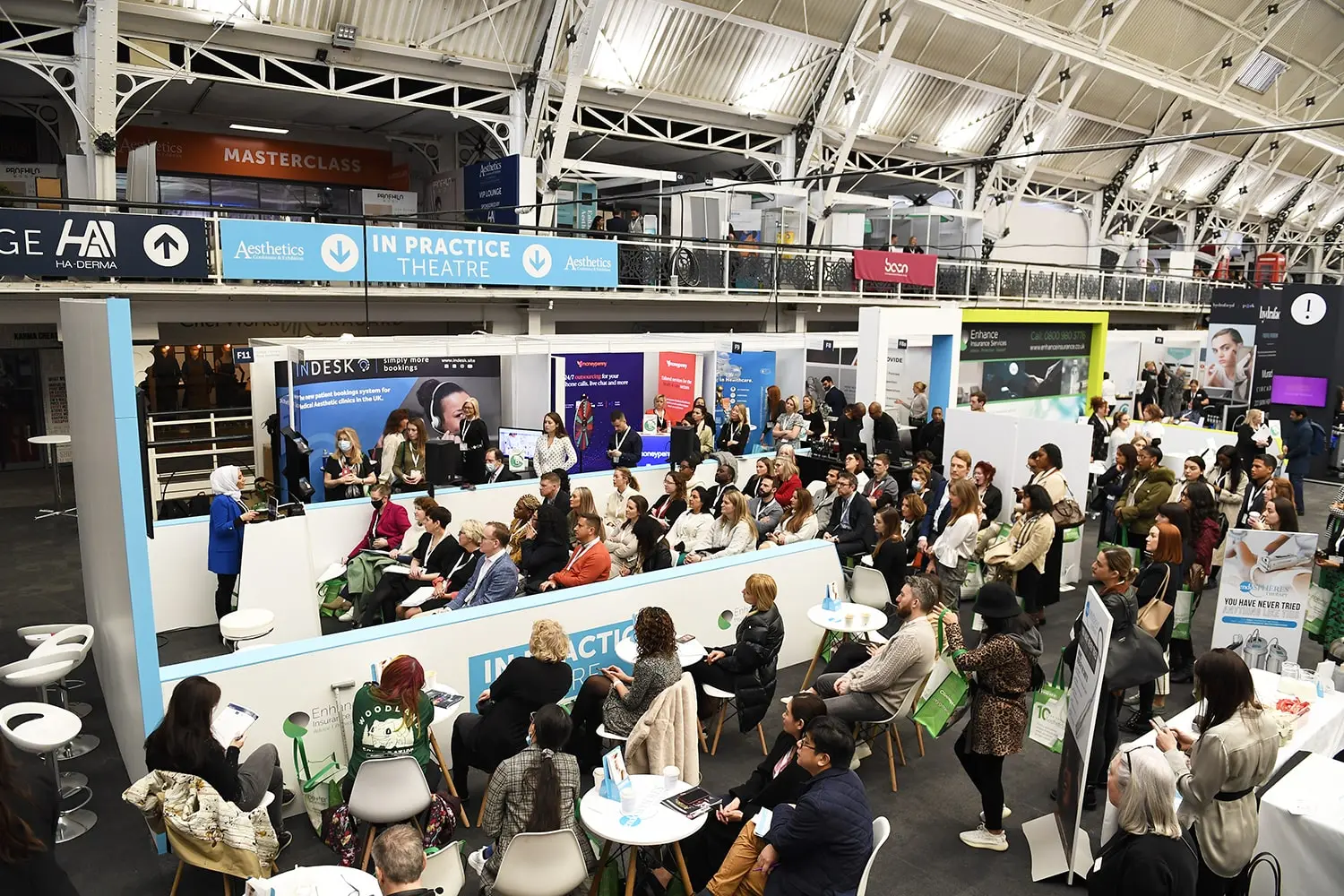 Aesthetic Conference and Exhibition attendees