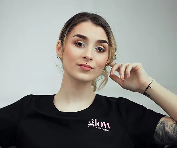 Practitioner at Glow Skin Clinic using e-clinic